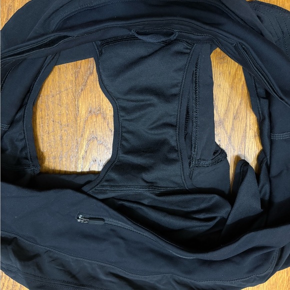 EUC Lululemon Motionful Short 3” - Picture 5 of 6